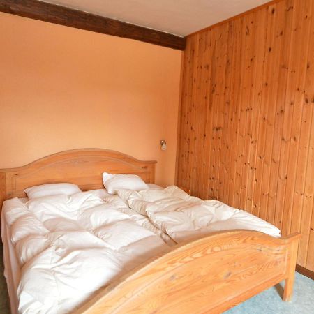 Spacious Holiday Home In Teuven With Garden ภายนอก รูปภาพ