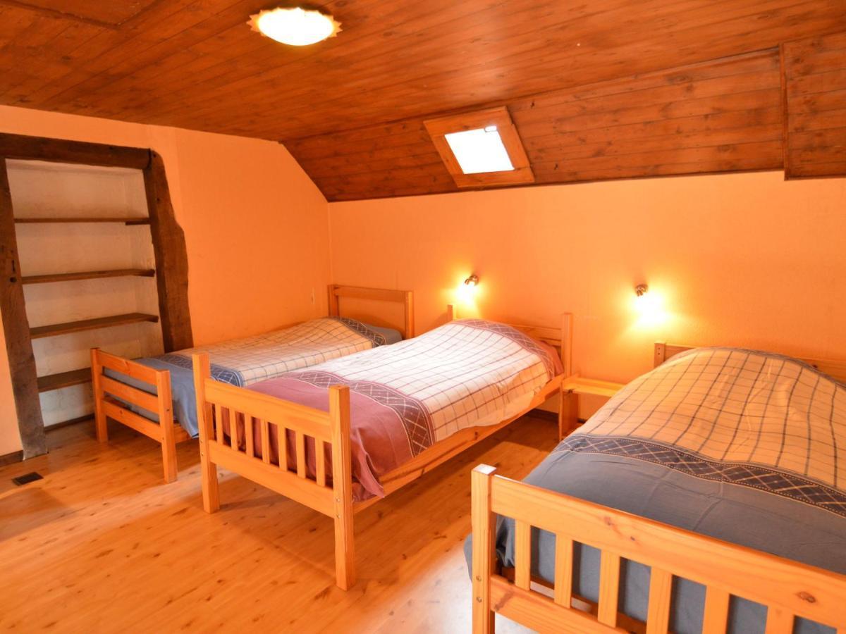 Spacious Holiday Home In Teuven With Garden ภายนอก รูปภาพ